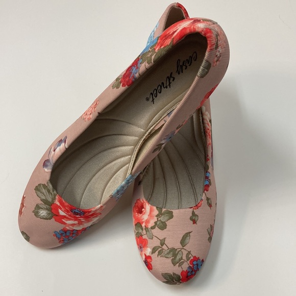 New Easy Street Floral Pumps Size 8.5M - Picture 3 of 7